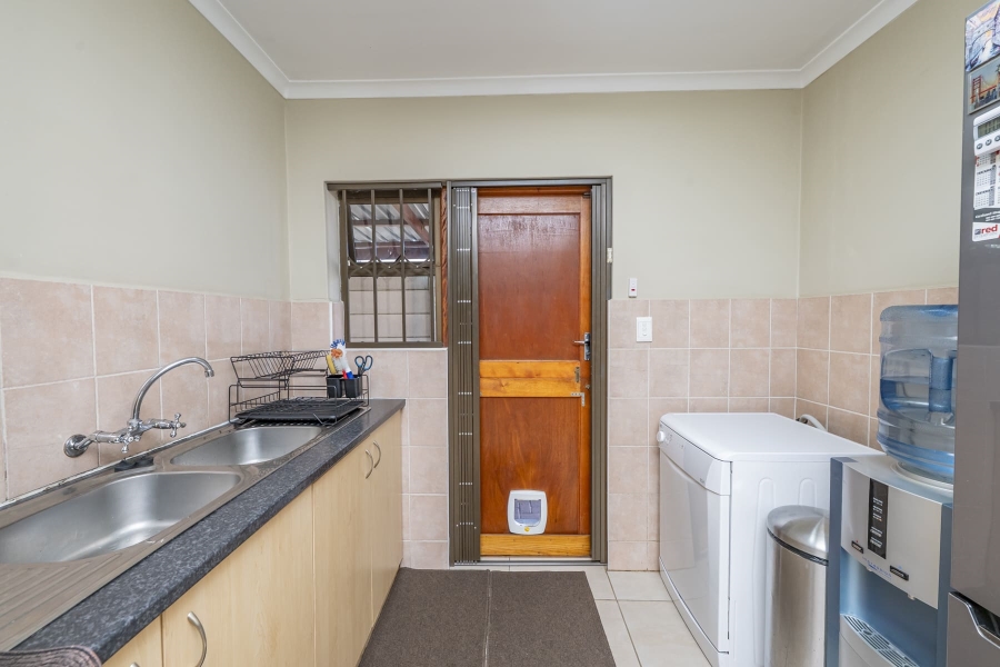 5 Bedroom Property for Sale in De Oude Spruit Western Cape